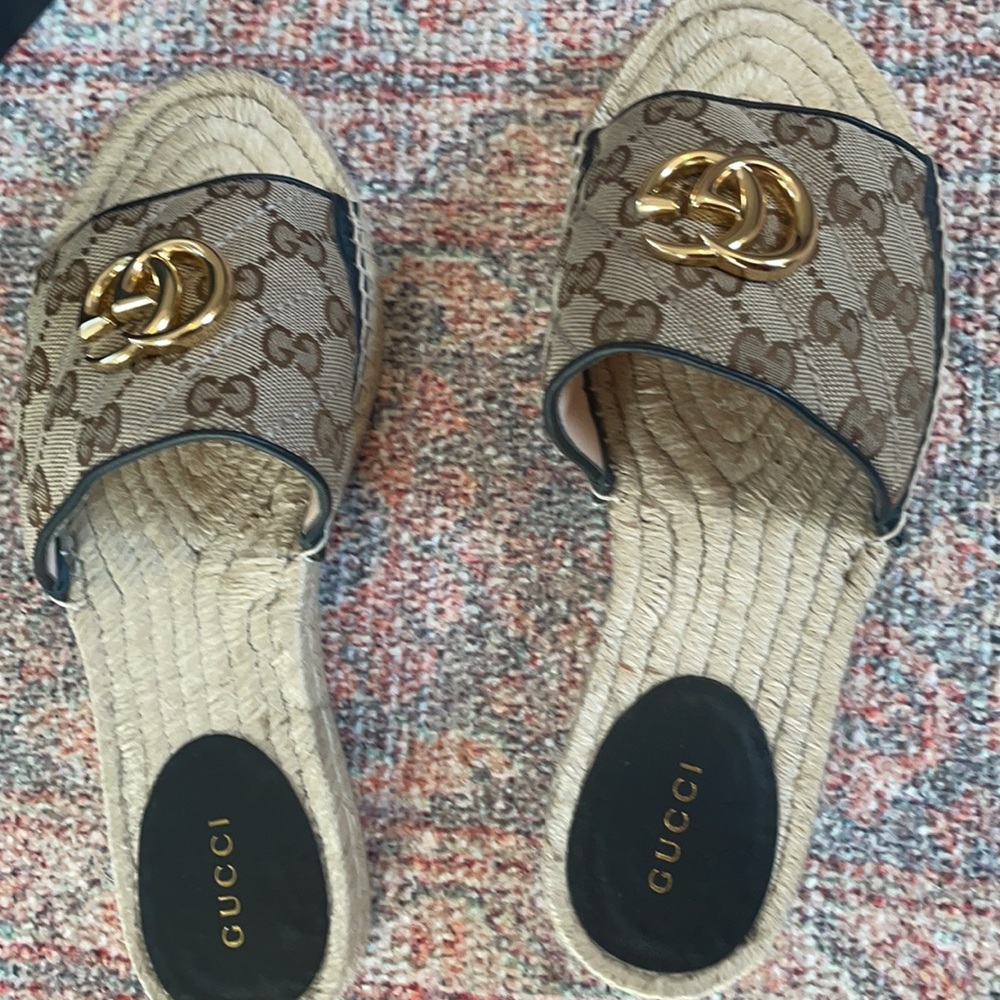 Gucci like new worn once sandals - Picture 6 of 9